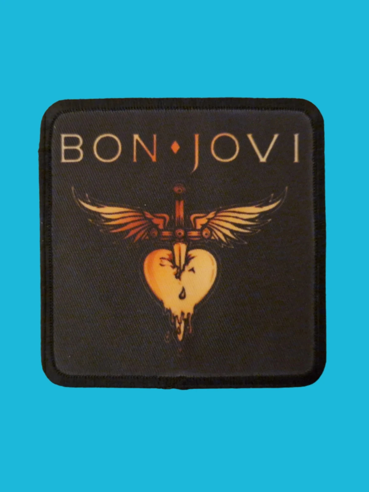 Patch Bon Jovi - Logo doré - Imprimé - Carré de 7,5 x 7,5 centimètres